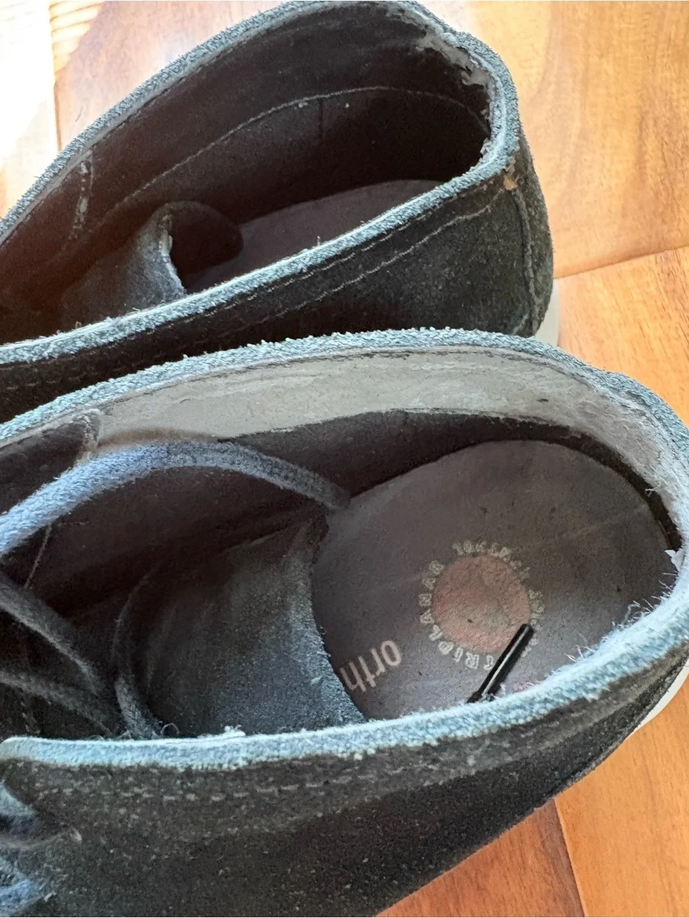UGG Men's Chukka Boots Bundle Size 9 - Navy (Like New) & Black (Flawed) w/boxes